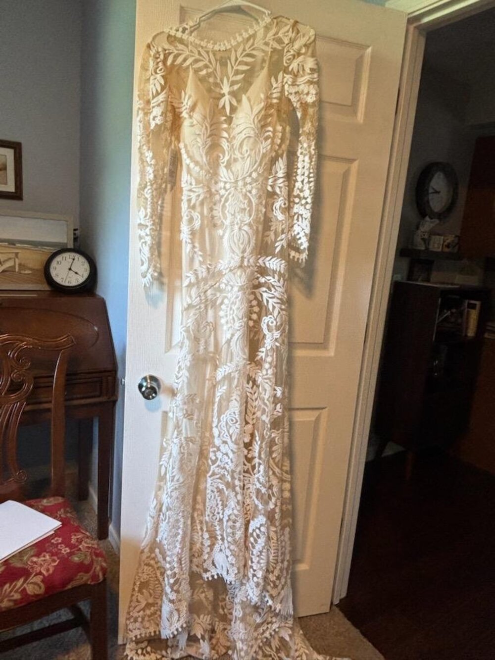 Elegant Ivory Lace Boho Women's Wedding Dress - Picture 5 of 8